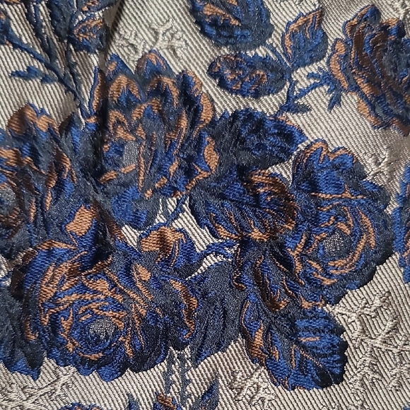 Blank NYC High Waist Floral Brocade Shorts - Metallic Bronze and Navy - Picture 5 of 12